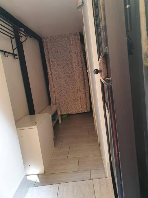 Cyrus Apartment